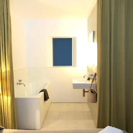 Centric Townhouse - Casa Voltes - 카다케스